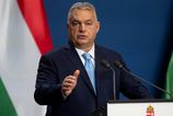 Aktivisti v Prahe obiali plot velvyslanectva Madarska cervenou farbou