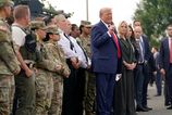 Donald Trump navstivil policajtov vo Washingtone