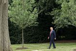Donald Trump zavadza poplatok 100 000 dolarov za viza H 1B