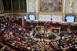Francuzsky premier Francois Bayrou vyzval poslancov na zodpovedne hlasovanie o dovere vlade