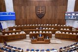 Parlament pokracuje v rozprave o konsolidacnom baliku