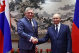 Robert Fico sa v Cine stretol s Putinom Ukrajina nemoze byt v NATO tvrdi Rozpraval mu aj pribeh o zabe