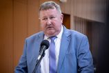 Byvala firma kontroverzneho Holjencika ziska statisice od statu Robte nieco zmysluplne odkazal nam