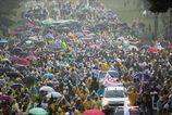 Blesk zasiahol dav na proteste v Brazilii hospitalizovali desiatky zranenych