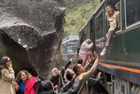 Celna zrazka dvoch vlakov pod Machu Picchu mala jednu obet a 40 zranenych