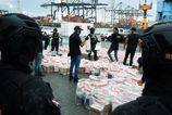 Francuzske namornictvo zadrzalo rybarsku lod v Tichom oceane na ktorej sa nachadzalo takmer pat ton kokainu