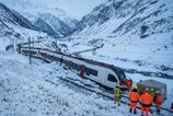 Lavina v kantone Valais vykolajila ranny vlak trat medzi Goppensteinom a Brigom je zatvorena