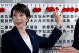 Liberalnodemokraticka strana pod vedenim Sanae Takaicovej zvitazila vo volbach v Japonsku