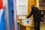 Napat volby v Slovinsku Takmer 17 miliona volicov rozhoduje o zlozeni parlamentu a buducej koalicii