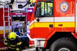 Hasici zasahuju v obci Slavec pri poziari rodinneho domu