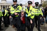 Londynska policia zadrzala viac ako 500 ludi za podporu aktivistickej skupiny Palestine Action