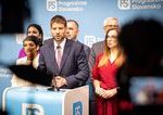 Spor o podporu pre osamelch rodiov Km opozcia hovor o byrokracii ministerstvo obhajuje systmov rieenie