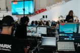 TEDxBratislava 2026 prichadza do priestorov Umelka centra modernho umenia a komunity Storocny priestor ozi je myslienkami o lahkosti ktora ma vahu