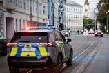 nocna strelba pri banke v lucenci zranila cloveka policia preveruje konflikt na parkovisku a pouzitie zbrane
