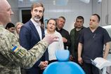 Juraj Blanar odovzdal na Ukrajine lekarske pristroje za statisice eur a vyzdvihol pracu miestnych lekarov