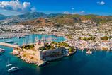 Mesto bielych domov luxusnych jacht a cisteho pokoja Objavte turecku rivieru skor nez ju zaplnia turisti