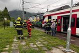 Na stanici Krepelany doslo k zrazke dvoch vlakov hasicii zasahuju a hlasia prve zranenia