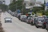 Giganticke rady pred cerpacimi stanicami v Rusku Satelitne zabery odhaluju kilometrove kolony aut na benzin