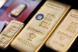 Lacnejsia ropa a oslabeny dolar zamiesali kartami Zlato a striebro posilnili