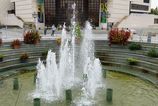 Nitra opat oiva vodou a svetlom Mesto po rokoch spustilo modernu fontanu na Svatoplukovom namesti
