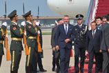 Po takmer dvoch dekdach navtvi hlava ttu nu stretne sa so Si in pchingom