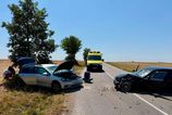 Po zrazke aut nealeko Zlatych Moraviec hlasi zranenych