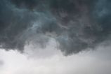 Rumunsko zasiahla smrtelna burka a chaos v metropole V Bukuresti zaplavilo metro a tisice ludi ziadaju o pomoc