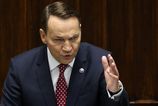 Sikorski varuje pred Kremlom no upokojuje Polsko Ukrajina podla neho chrani NATO pred ruskym utokom