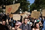V Kyjeve sa opat rozprudili kartonove protesty Ludom sa nepaci odvolanie popularneho ministra obrany