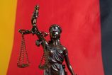 Nemecky sud odsudil na dozivotie 25 roneho Afganca ktory minuly rok autom narazil do davu ludi v Mnichove