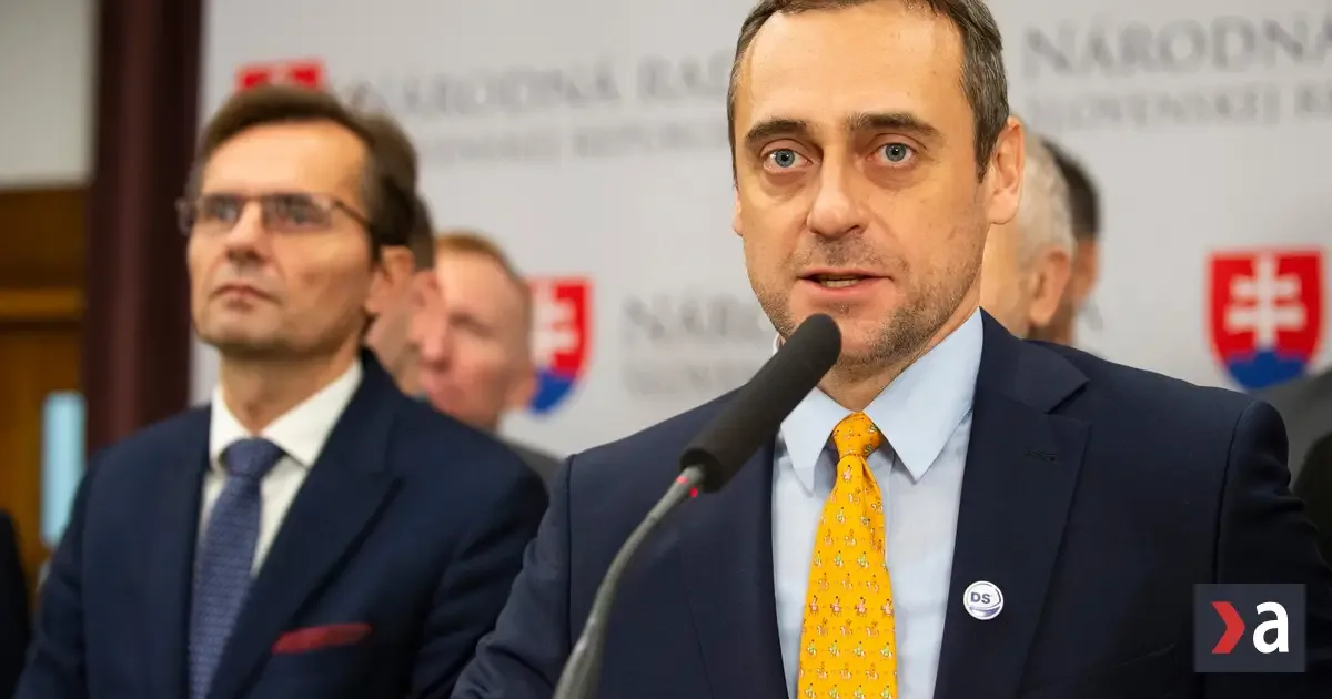 Demokrati rozširujú protikorupčný tím o Galka a Rajtára