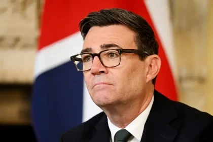 Hrdý Žid: Musí sa to skončiť. Brit spustil sankcie, Izrael hovorí o zrade