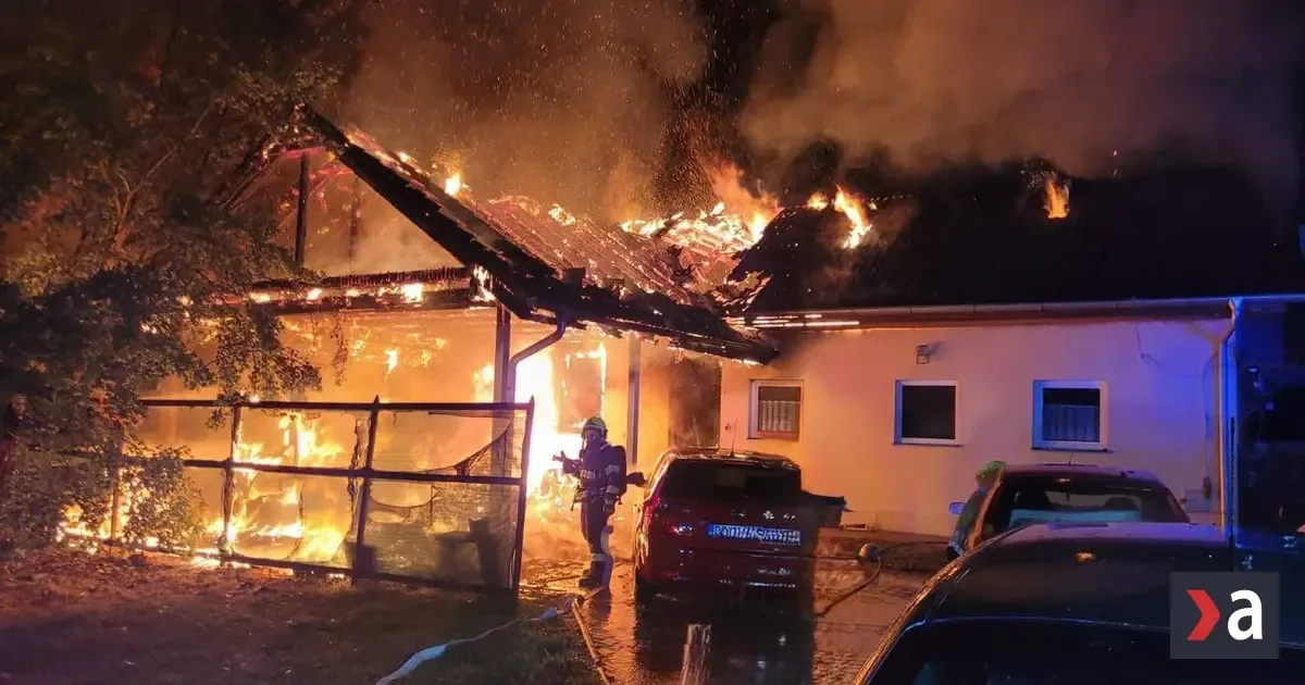 Požiar domu v Kráľovičových Kračanoch zranil jedného, škoda 300-tisíc eur