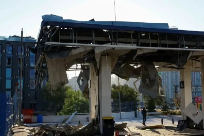 Ruský dron zasiahol čerpaciu stanicu v ukrajinskej metropole Kyjev