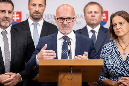 SaS: Vláda zlyhala pri štátnom sviatku a nerobí dosť pre ekonomiku