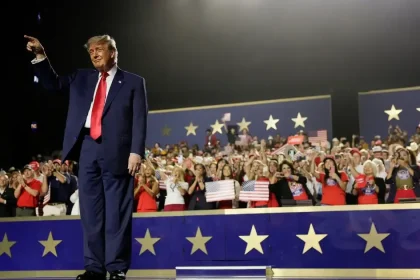 Trump na zjazde republikánov opäť prisľúbil 5000 dolárov pre každého dospelého Američana