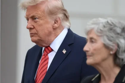 Trump pricestoval do Írska, stretne sa s premiérom aj prezidentkou a zahrá si golf