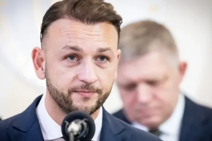 Zásah vlády pri cenách palív? Šutaj Eštok a Šimečka na scéne