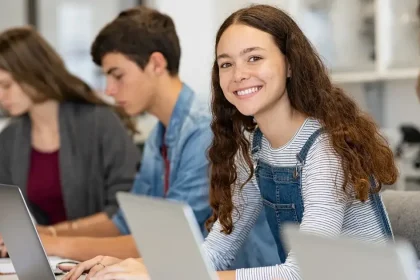Žiaci môžu mať internet zadarmo až dva roky. Kto má nárok a ako sa prihlásiť?