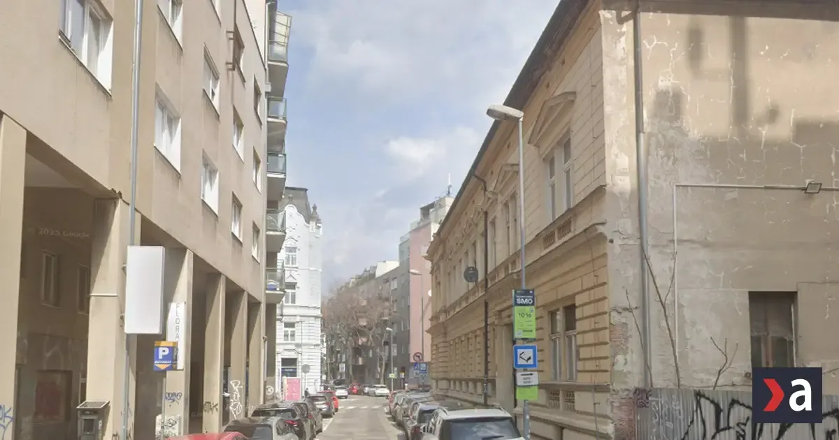 V centre Bratislavy pre pád steny uzavreli cestu, polícia varuje pred nebezpečenstvom